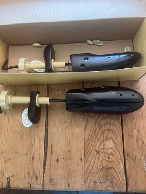 Adjustable Wooden Shoe Trees - Dark Brown Pair